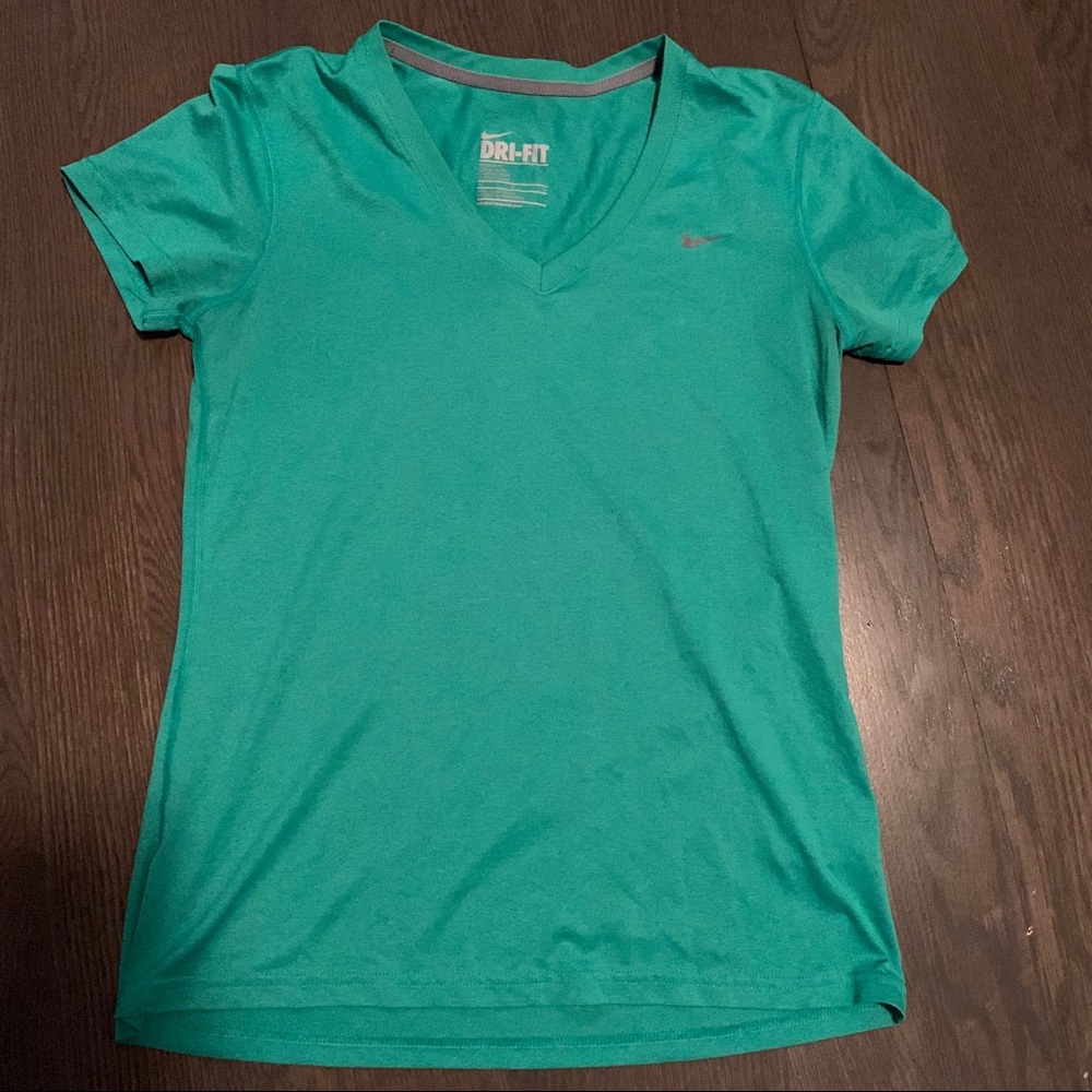 Women’s Nike Top - Size Medium